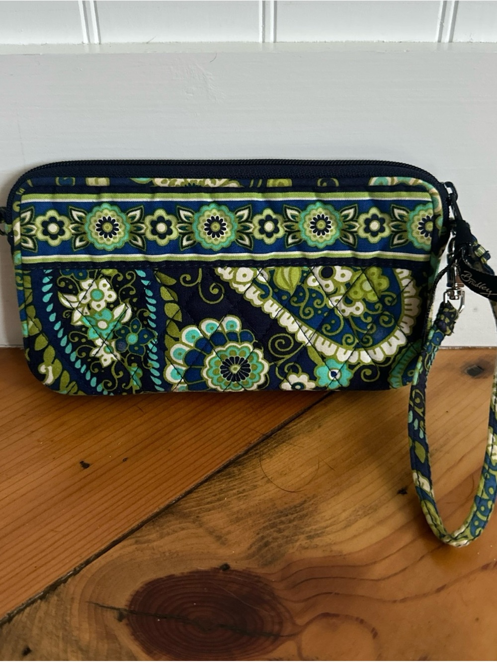 Vera Bradley Rhythm & Blues Floral Quilted Wristlet Bag Retired Green Wallet